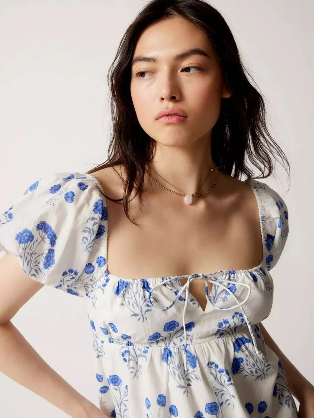 Urban Outfitters Ginnie Blue White Floral Puff Sleeve Romper Size Small